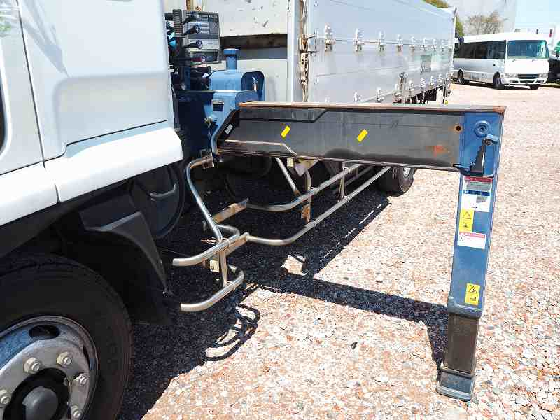 いすゞフォワードクレーン増トン4.6mボディ5段クレーン|中古トラックの販売・買取・査定のアイナビ