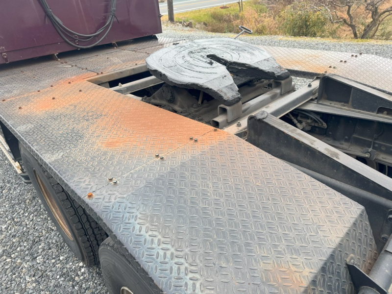 平成24年式☆いすゞギガトラクタ2デフ 第5輪18t MT16速|中古トラックの販売・買取・査定のアイナビ