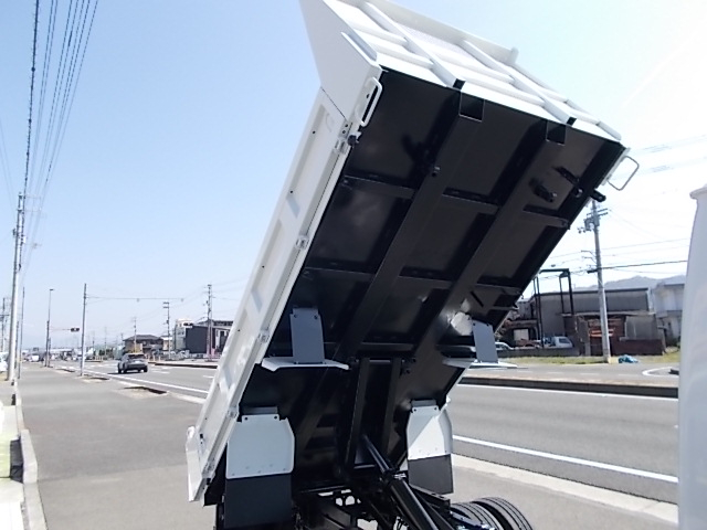 H25年式 エルフ2トン低床ダンプ オートマ車|中古トラックの販売・買取・査定のアイナビ