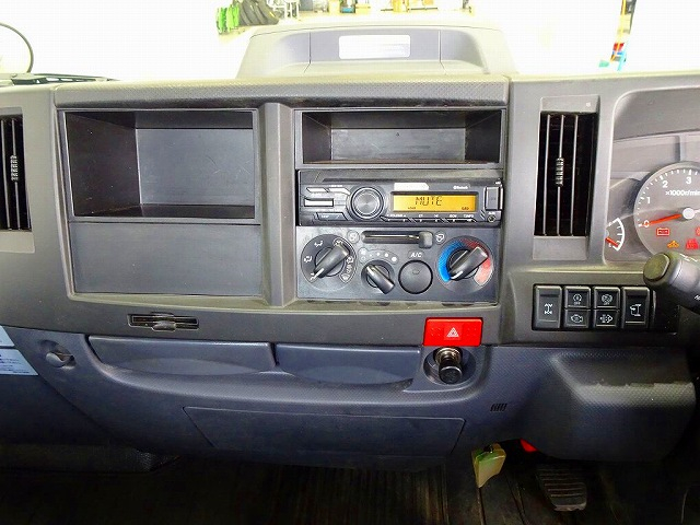 エルフ1.55t4WDFFLWタイヤ平ボデー|中古トラックの販売・買取・査定のアイナビ