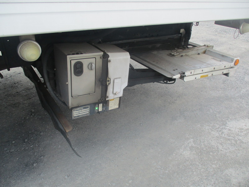 H25フォワード-30℃設定格納パワーゲート冷蔵冷凍車ベッド付|中古トラックの販売・買取・査定のアイナビ