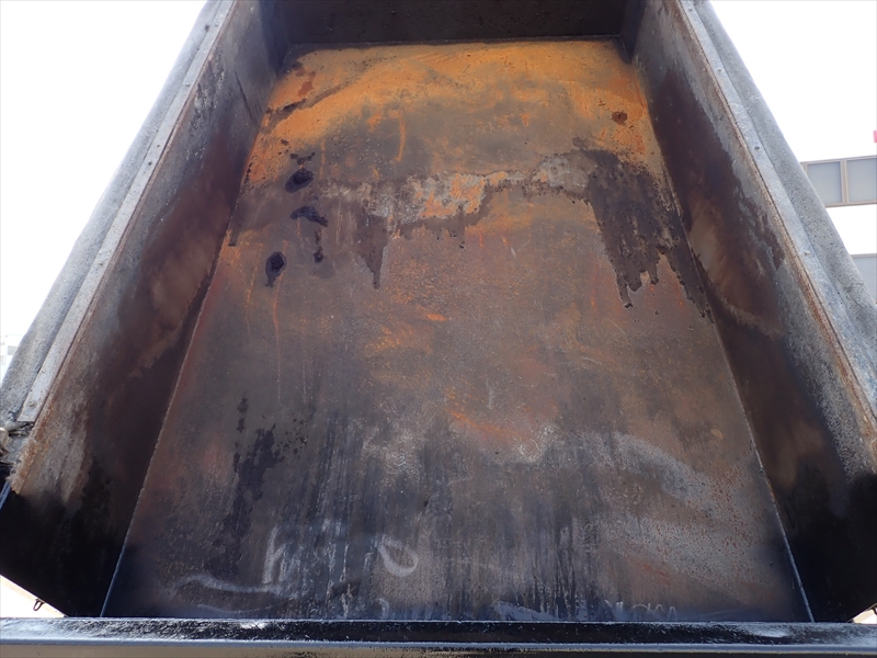 【352804】新明和工業製土砂ダンプ　塗装良好|中古トラックの販売・買取・査定のアイナビ