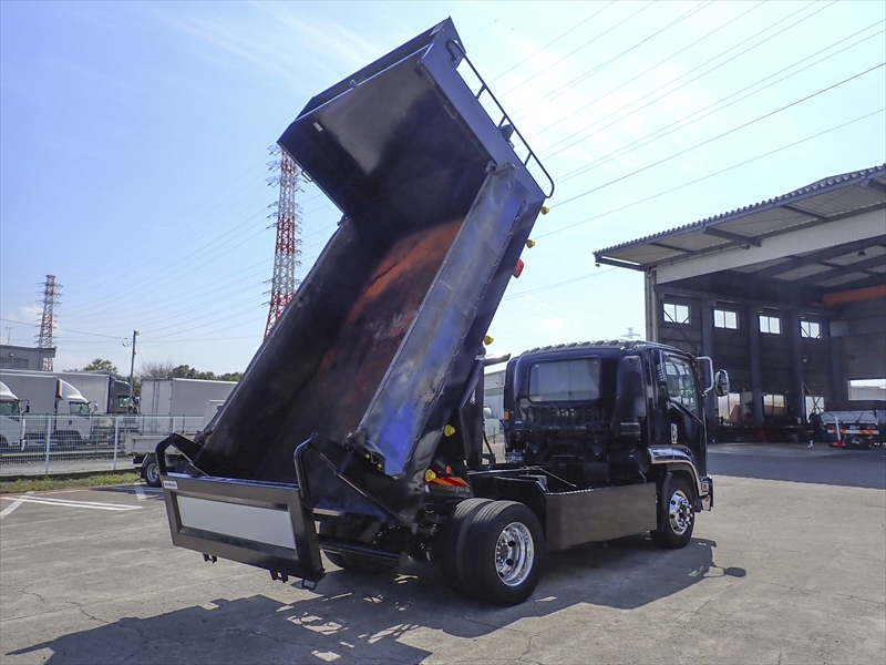 【352804】新明和工業製土砂ダンプ　塗装良好|中古トラックの販売・買取・査定のアイナビ