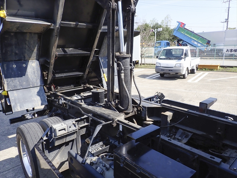 【352804】新明和工業製土砂ダンプ　塗装良好|中古トラックの販売・買取・査定のアイナビ