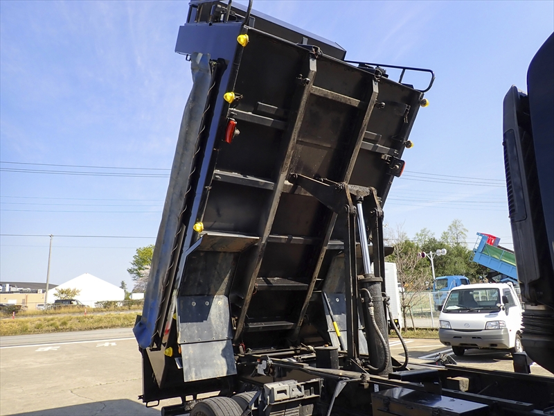 【352804】新明和工業製土砂ダンプ　塗装良好|中古トラックの販売・買取・査定のアイナビ