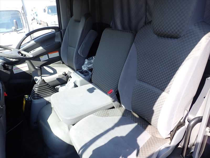 【352804】新明和工業製土砂ダンプ　塗装良好|中古トラックの販売・買取・査定のアイナビ