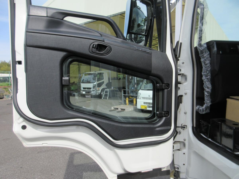 ハイキャリア ウインチ 低床3軸 重機等運搬車 2デフ!!|中古トラックの販売・買取・査定のアイナビ