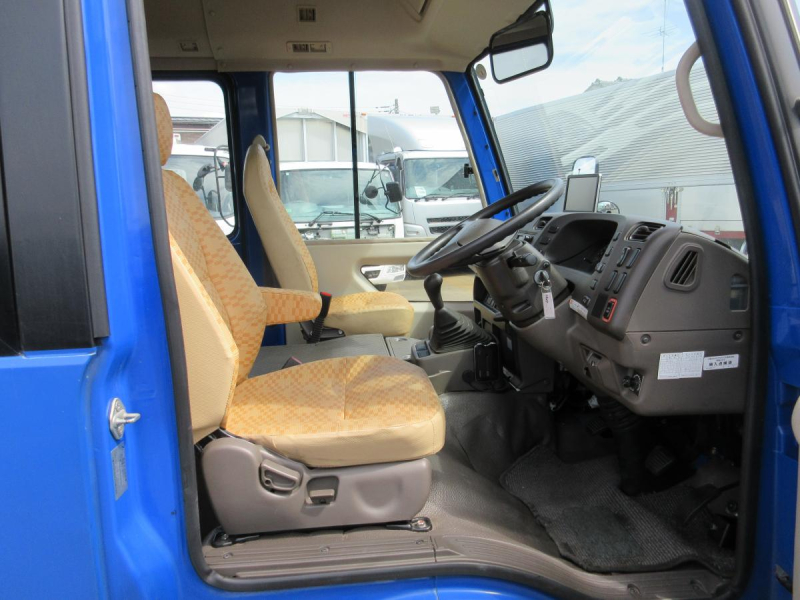 ロング 25人乗り 自動スィングドア リヤ観音扉|中古トラックの販売・買取・査定のアイナビ