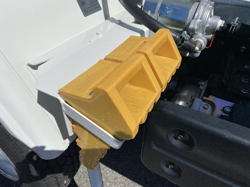 フォワード カヤバ ドラム容量3.0㎥ 最大混合容量1.5㎥ 電動アルミホッパーカバー 汚水箱付 積載3,440kg|中古トラックの販売・買取・査定のアイナビ