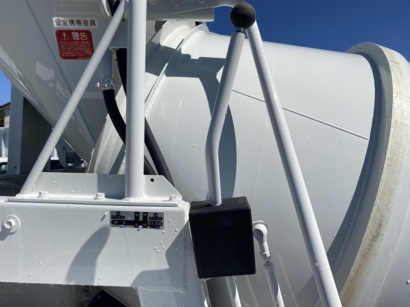 フォワード カヤバ ドラム容量3.0㎥ 最大混合容量1.5㎥ 電動アルミホッパーカバー 汚水箱付 積載3,440kg|中古トラックの販売・買取・査定のアイナビ