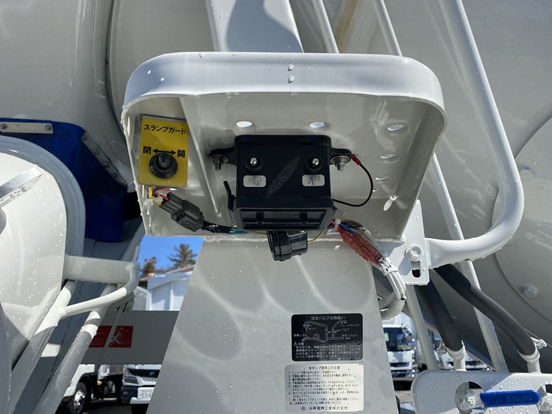 フォワード カヤバ ドラム容量3.0㎥ 最大混合容量1.5㎥ 電動アルミホッパーカバー 汚水箱付 積載3,440kg|中古トラックの販売・買取・査定のアイナビ