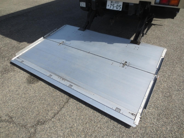 三菱ファイター冷蔵冷凍車ゲート付|中古トラックの販売・買取・査定のアイナビ