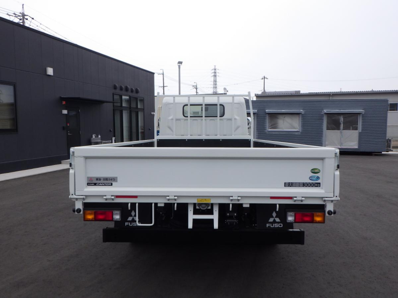 未使用車ワイドロング全低床積載3t車輌総重量5,925kg|中古トラックの販売・買取・査定のアイナビ