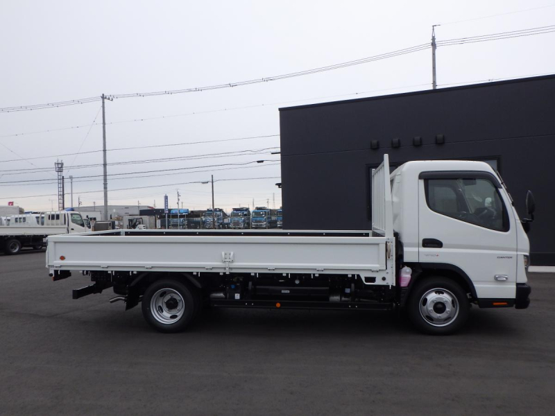 未使用車ワイドロング全低床積載3t車輌総重量5,925kg|中古トラックの販売・買取・査定のアイナビ