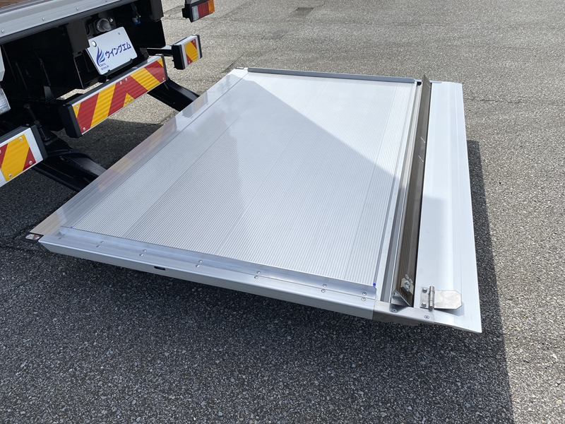 キャンター ワイド超ロング 高床 ラッシング2段 サイドドア 跳上ゲート付 積載3,500kg|中古トラックの販売・買取・査定のアイナビ