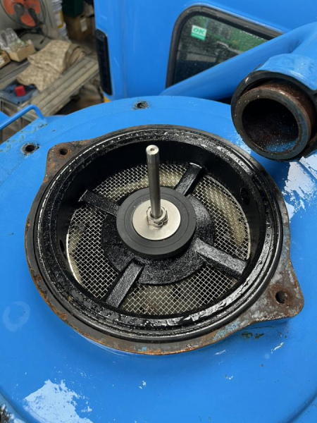 平成23年式 いすゞ フォワード 6800㍑ バキューム|中古トラックの販売・買取・査定のアイナビ