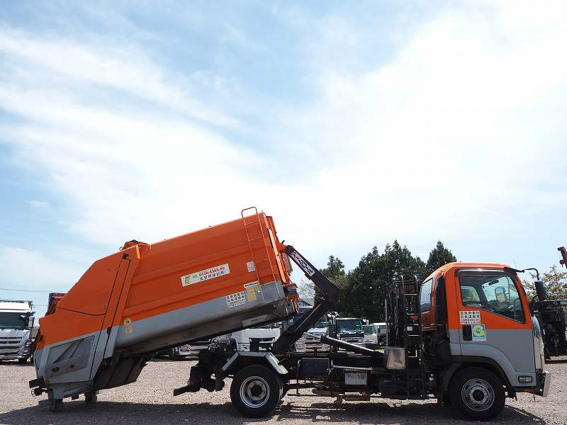 いすゞフォワードコンテナ車パッカーコンテナ付きアームロール|中古トラックの販売・買取・査定のアイナビ