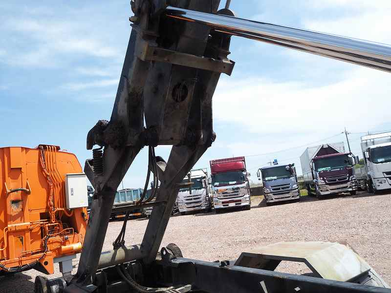 いすゞフォワードコンテナ車パッカーコンテナ付きアームロール|中古トラックの販売・買取・査定のアイナビ