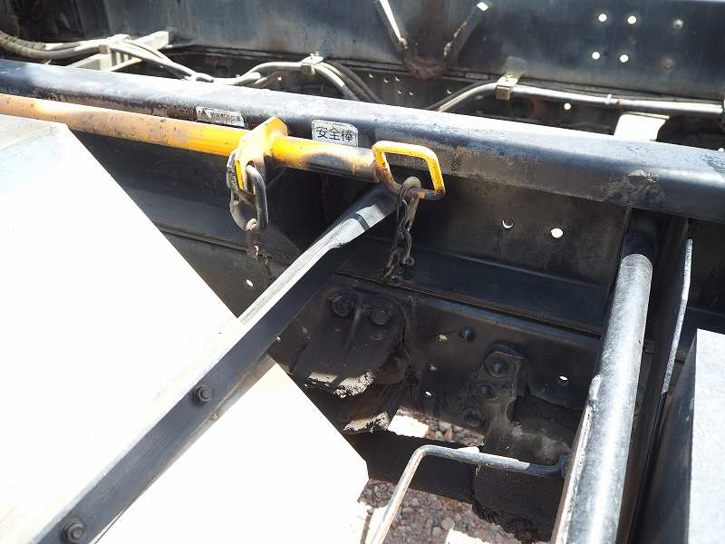 いすゞフォワードコンテナ車パッカーコンテナ付きアームロール|中古トラックの販売・買取・査定のアイナビ