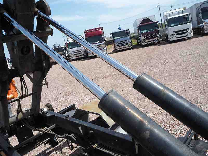 いすゞフォワードコンテナ車パッカーコンテナ付きアームロール|中古トラックの販売・買取・査定のアイナビ