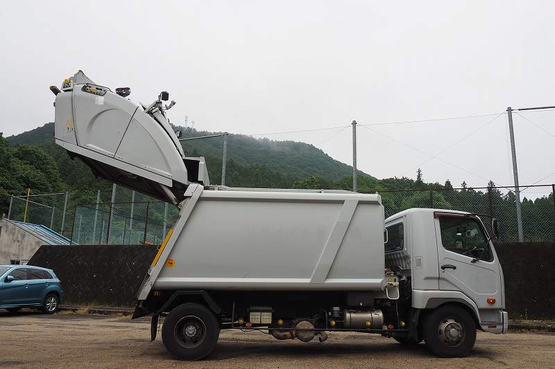 三菱ファイタープレス式10.2立米パッカー車連続スイッチ|中古トラックの販売・買取・査定のアイナビ