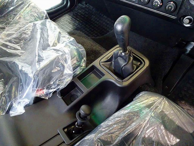 ファイター3.5t標準ベッドレスアームロール220ps未使用車|中古トラックの販売・買取・査定のアイナビ