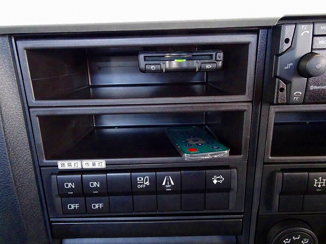 ファイター3.45t標準ベッドレスアームロール220ps未使用車|中古トラックの販売・買取・査定のアイナビ