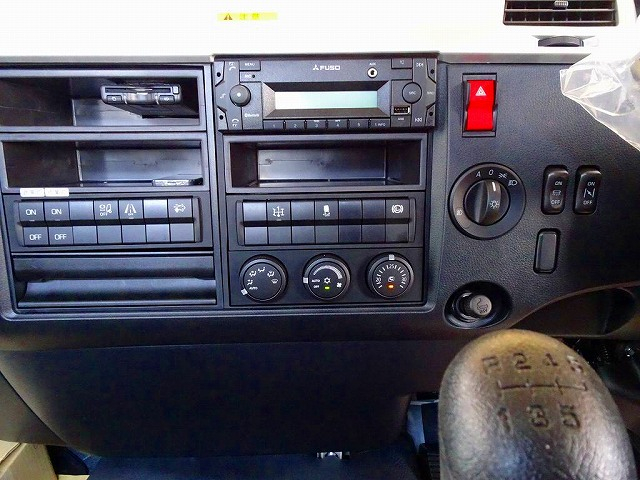 ファイター3.45t標準ベッドレスアームロール220ps未使用車|中古トラックの販売・買取・査定のアイナビ