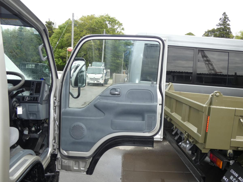 H29　エルフ　パネルバン　4WD|中古トラックの販売・買取・査定のアイナビ