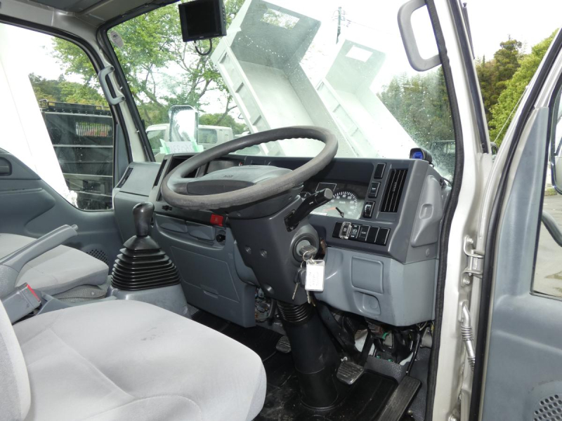 H29　エルフ　パネルバン　4WD|中古トラックの販売・買取・査定のアイナビ