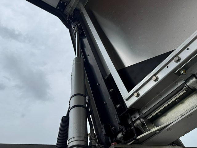 平成29年式☆UDクオン ハイルーフアルミウイング 車検付き|中古トラックの販売・買取・査定のアイナビ