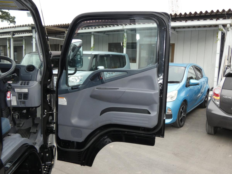 H25　1.4tパネルバン　オートマ260434|中古トラックの販売・買取・査定のアイナビ