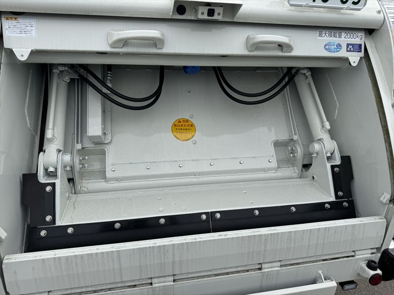 新明和プレス4.3㎥未使用|中古トラックの販売・買取・査定のアイナビ