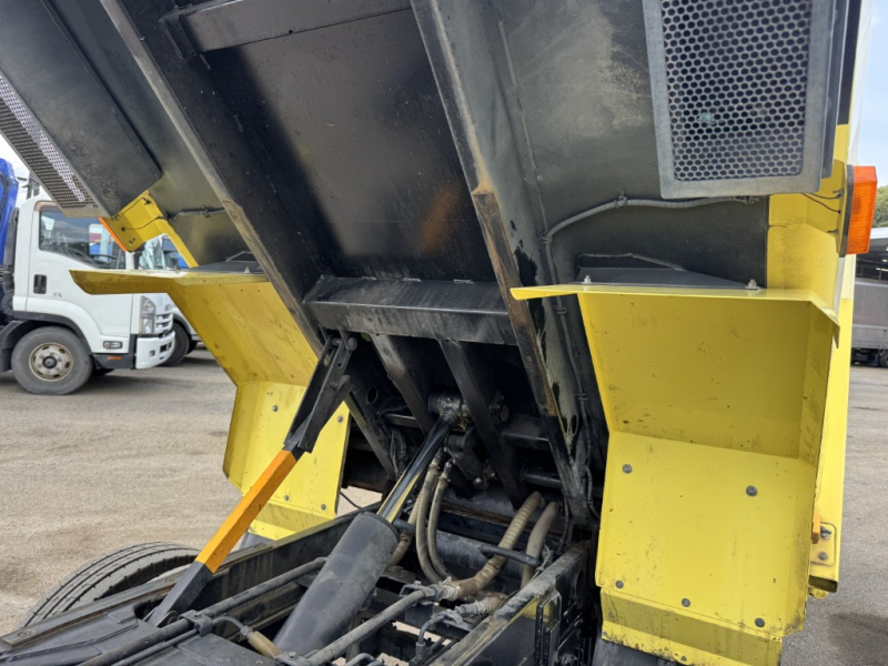 巻込み式5.0立米連続スイッチディーゼルハイブリッド|中古トラックの販売・買取・査定のアイナビ