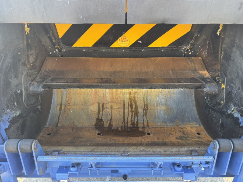 巻込み式増トン極東開発8.0立米定員4人|中古トラックの販売・買取・査定のアイナビ