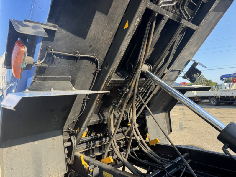 巻込み式増トン極東開発8.0立米定員4人|中古トラックの販売・買取・査定のアイナビ