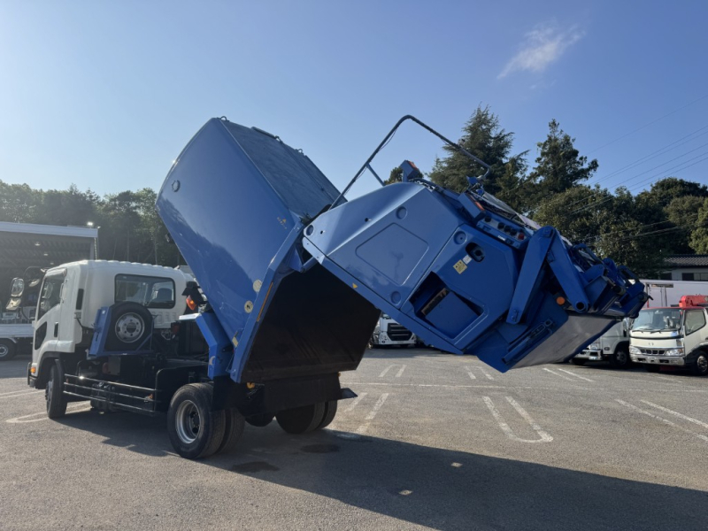 巻込み式増トン極東開発8.0立米定員4人|中古トラックの販売・買取・査定のアイナビ