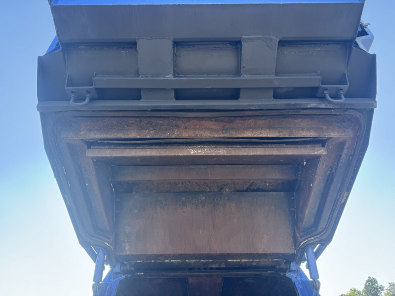 巻込み式増トン極東開発8.0立米定員4人|中古トラックの販売・買取・査定のアイナビ