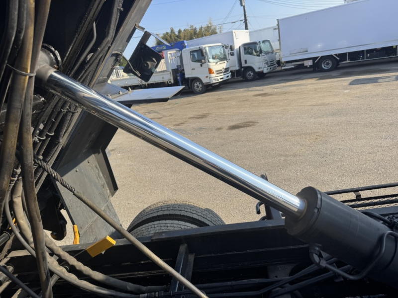 巻込み式増トン極東開発8.0立米定員4人|中古トラックの販売・買取・査定のアイナビ