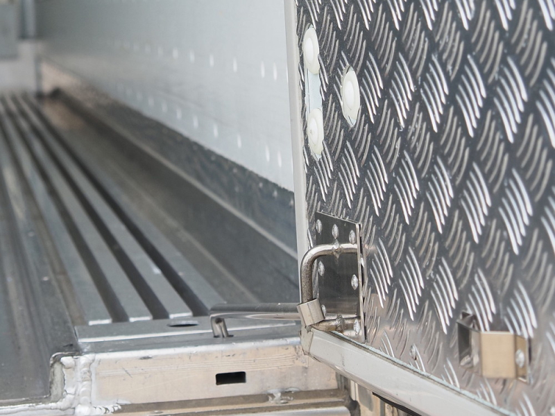 日野 冷凍バン レンジャー|中古トラックの販売・買取・査定のアイナビ