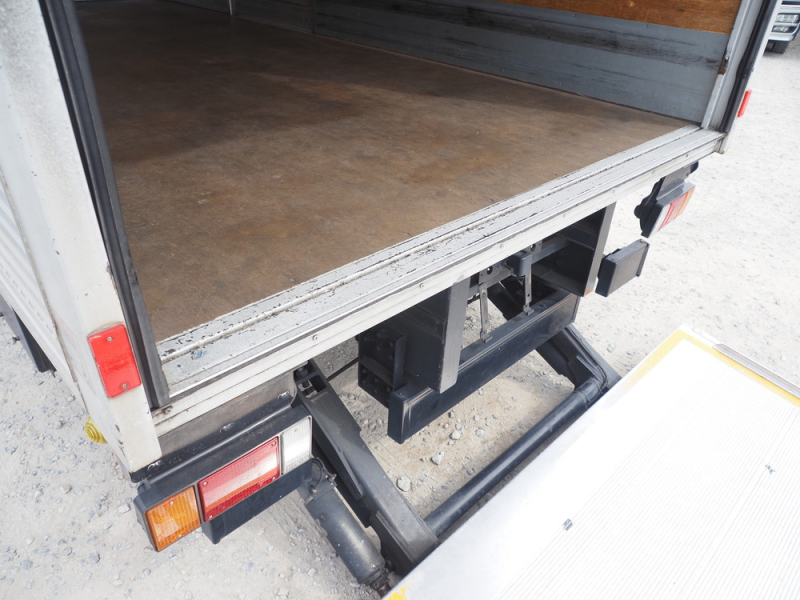 マツダ バン車 タイタン|中古トラックの販売・買取・査定のアイナビ