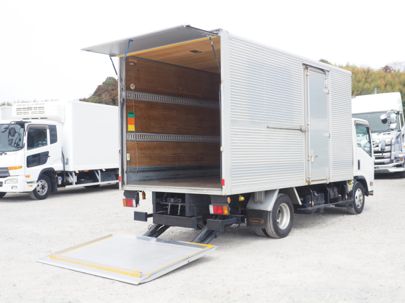 マツダ バン車 タイタン|中古トラックの販売・買取・査定のアイナビ