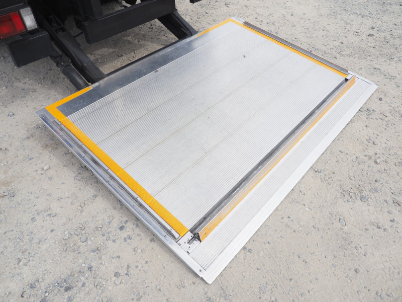 マツダ バン車 タイタン|中古トラックの販売・買取・査定のアイナビ