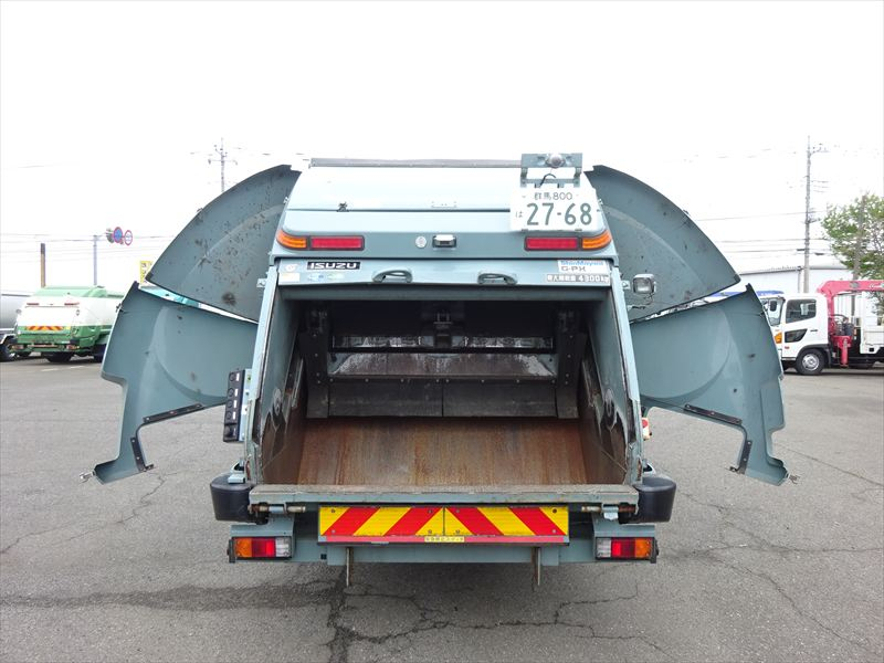 増tプレス8.6㎥新明和|中古トラックの販売・買取・査定のアイナビ