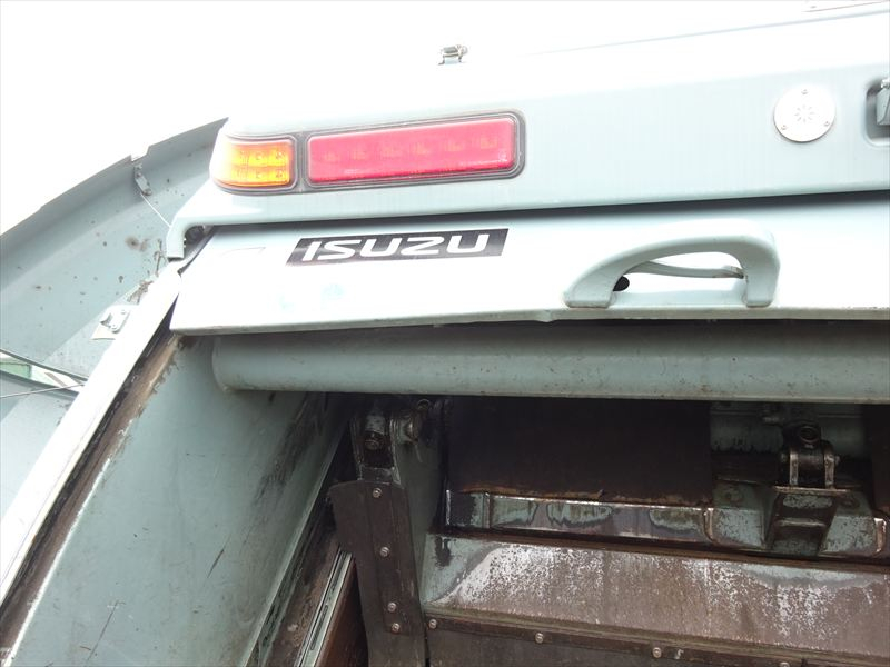 増tプレス8.6㎥新明和|中古トラックの販売・買取・査定のアイナビ