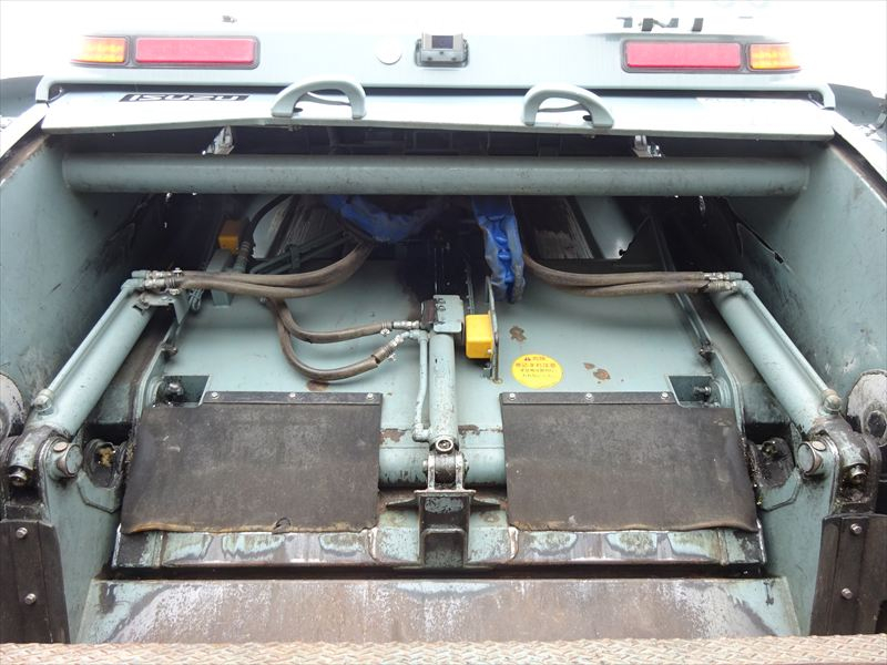 増tプレス8.6㎥新明和|中古トラックの販売・買取・査定のアイナビ