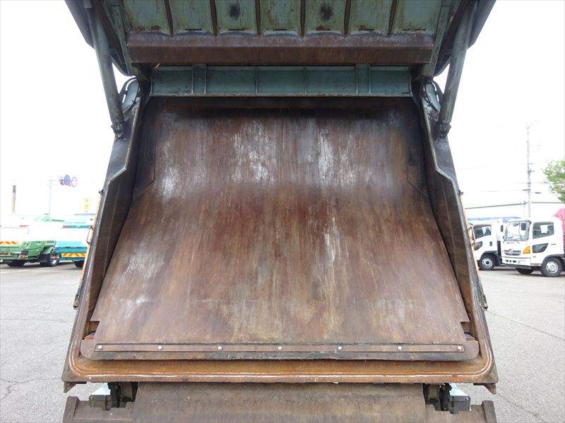 増tプレス8.6㎥新明和|中古トラックの販売・買取・査定のアイナビ