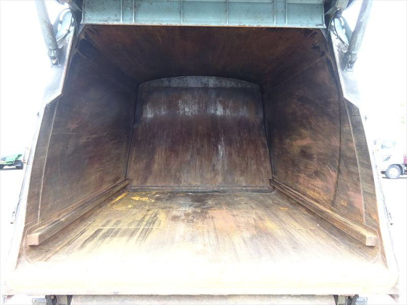 増tプレス8.6㎥新明和|中古トラックの販売・買取・査定のアイナビ