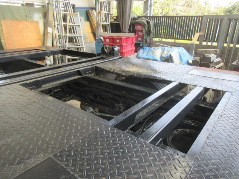 クオン低走行コンテナ専用車|中古トラックの販売・買取・査定のアイナビ