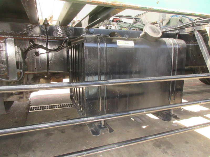 クオン低走行コンテナ専用車|中古トラックの販売・買取・査定のアイナビ